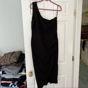 Black One Shoulder XL Zip Back Windsor Dress